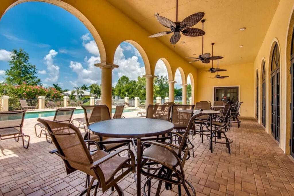 Luxury At Cape Harbour Marina, Water Views! Appartement Cape Coral