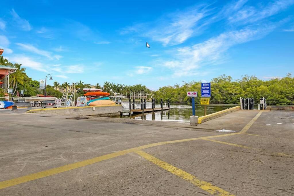 Luxury At Cape Harbour Marina, Water Views! Appartement