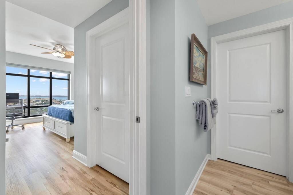 Luxury At Cape Harbour Marina, Water Views! Appartement Cape Coral